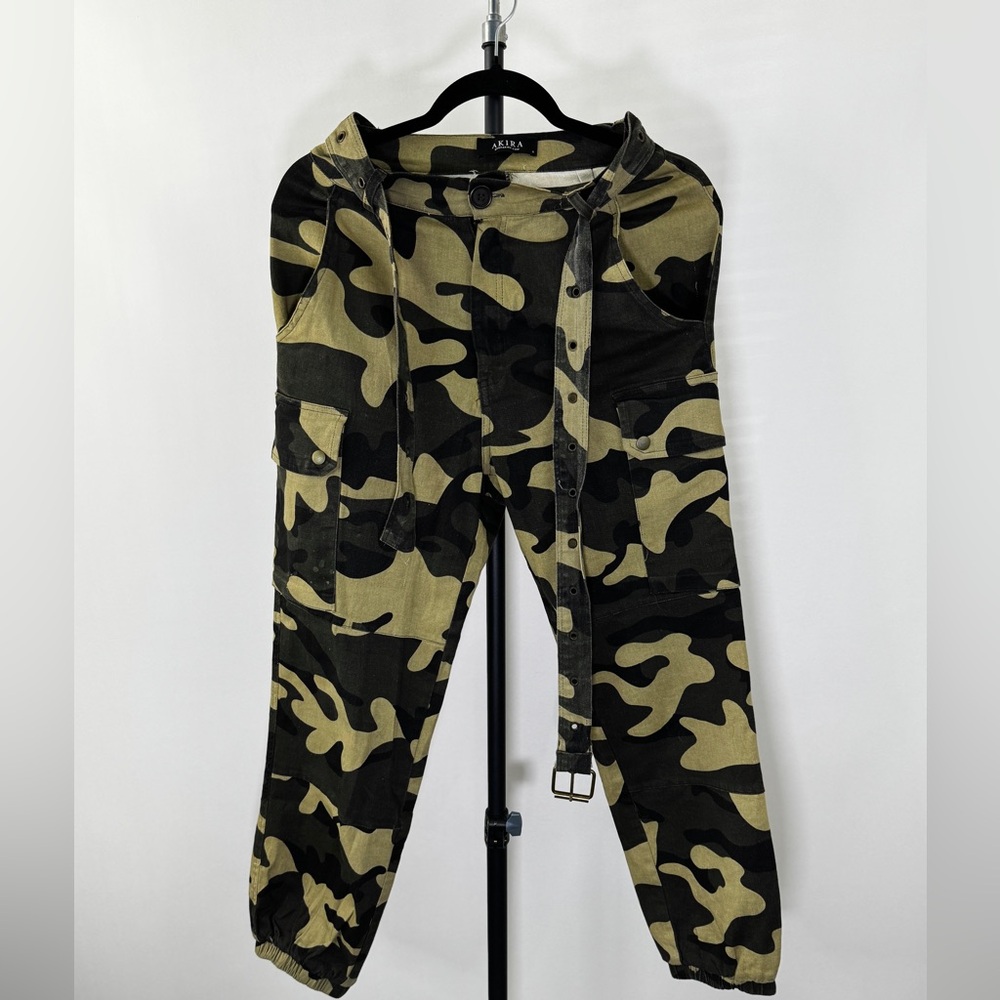 AKIRA Women's Black and Tan Camouflage Pants